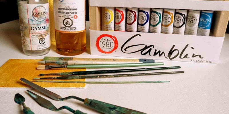 Suggested oil painting supplies for beginners: oil paint set, oil painting medium, a canvas pad, and brushes